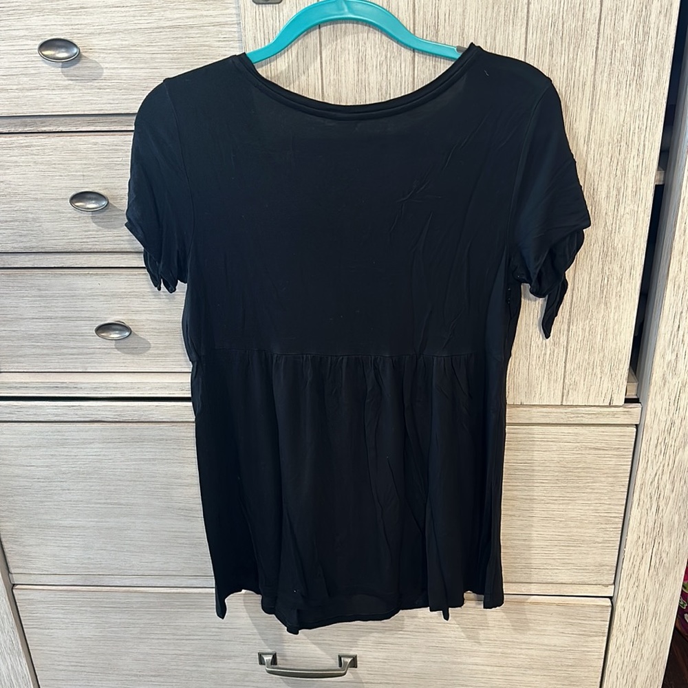 Maternity top. - Picture 2 of 4